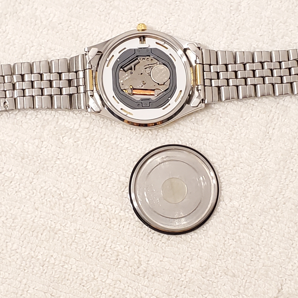 Vintage Citizen CQ Men's Day Date Presidental Watch Gold Tone Stainless Steel - Picture 9 of 10